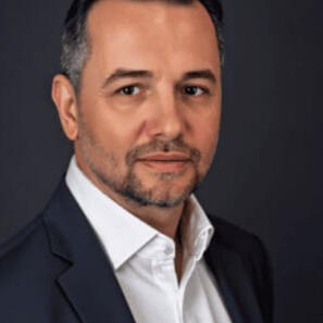 Denis, especialista en asesoramiento inmobiliario en España